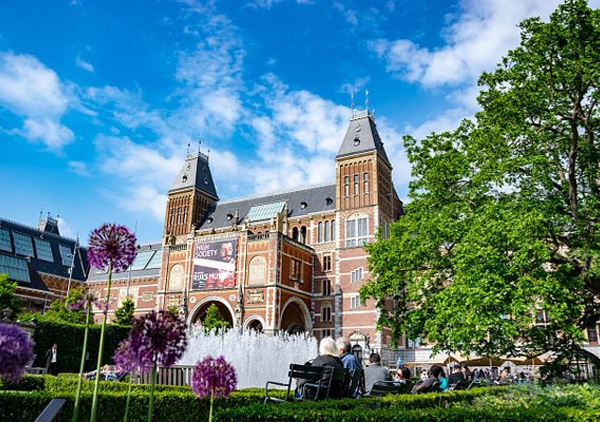 Contact Nederlands